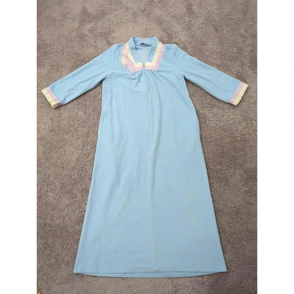 Vintage Vanity Fair Nightgown Womens M 1960s Trim Collar Cuffs Poly Made‎ in USA